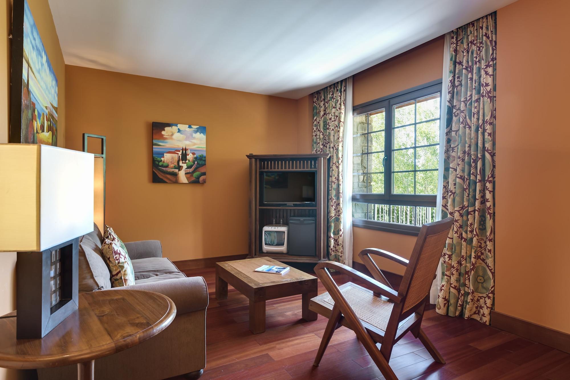 Barceló Monasterio de Boltaña Hotel Kültér fotó A living room
