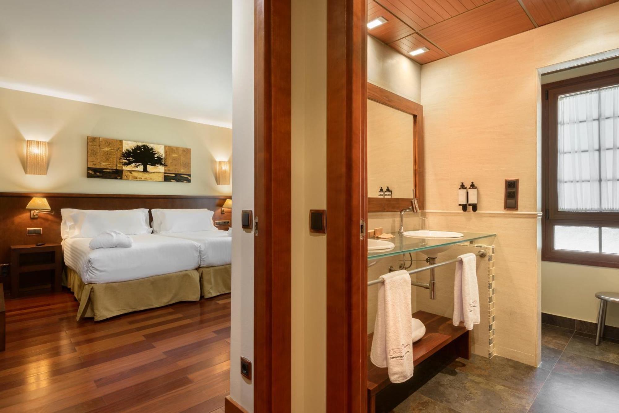 Barceló Monasterio de Boltaña Hotel Kültér fotó A room at Hotel Hesperia Madrid
