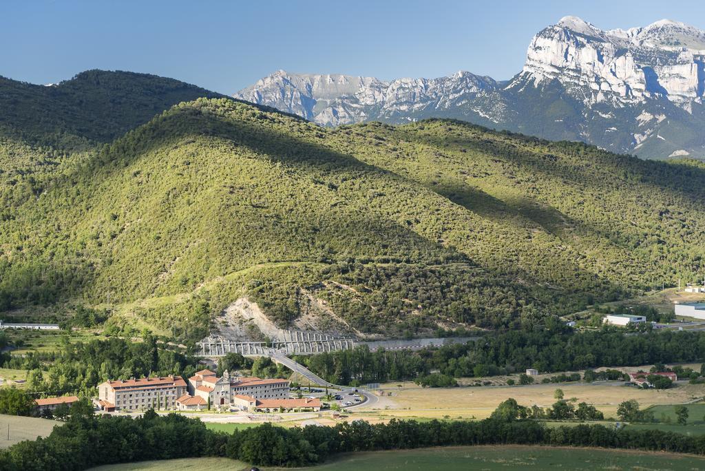 Barceló Monasterio de Boltaña Hotel Kültér fotó A general view of Montferrat