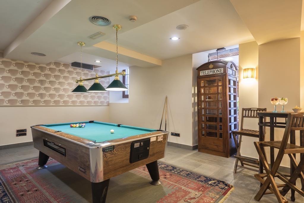 Barceló Monasterio de Boltaña Hotel Kültér fotó The games room